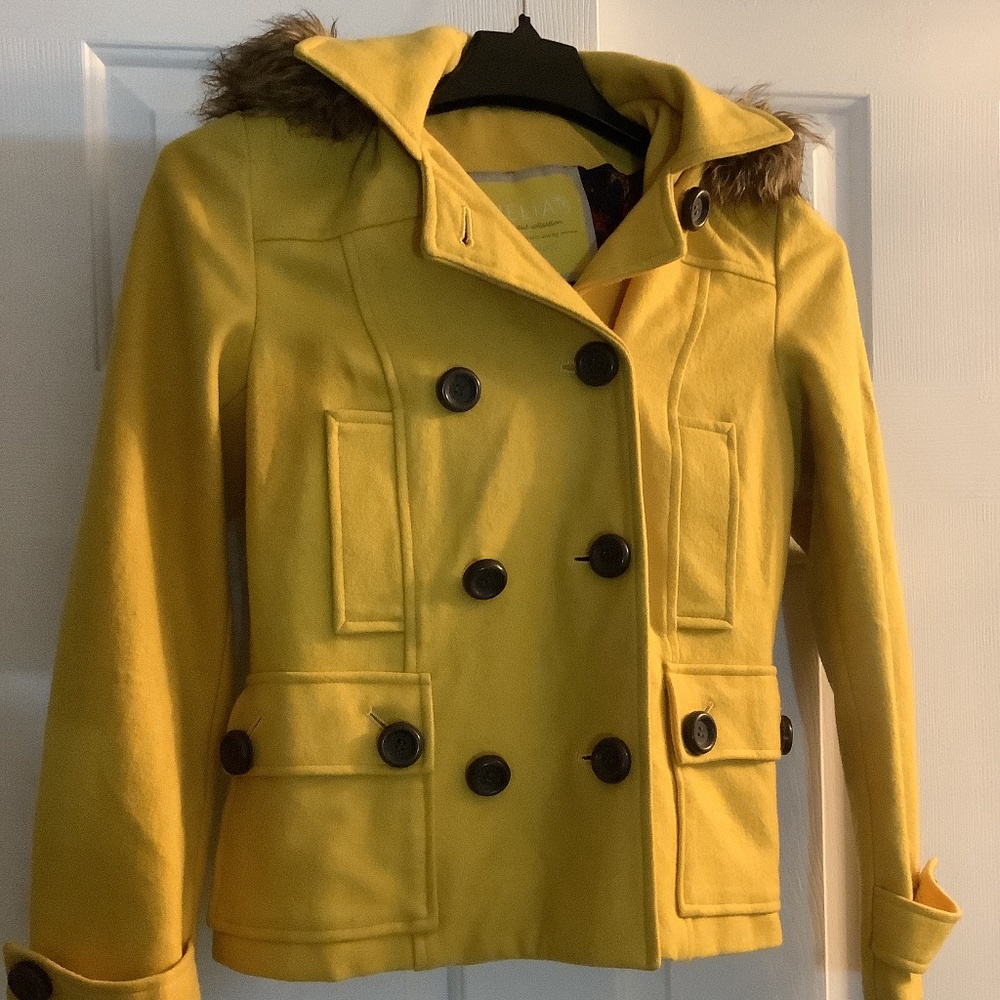 Delia’s Jacket - Picture 2 of 7
